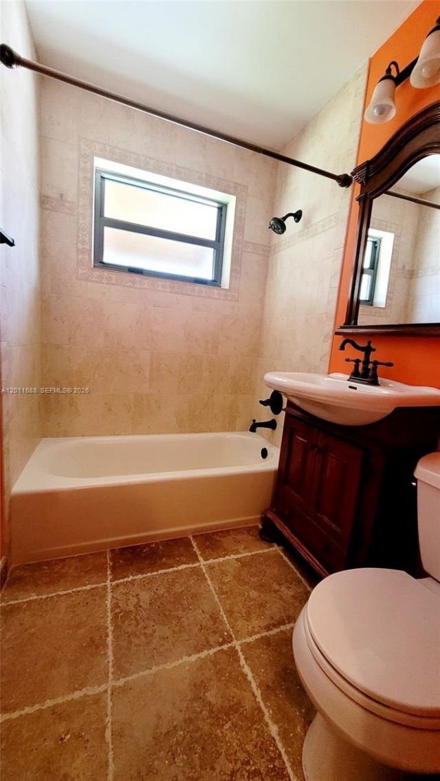 1124 NE 7th St, Hallandale Beach, FL 33009 Photo