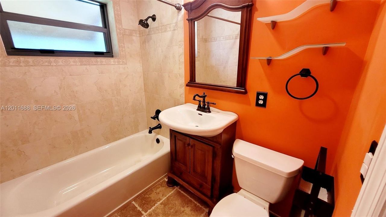1124 NE 7th St, Hallandale Beach, FL 33009 Photo