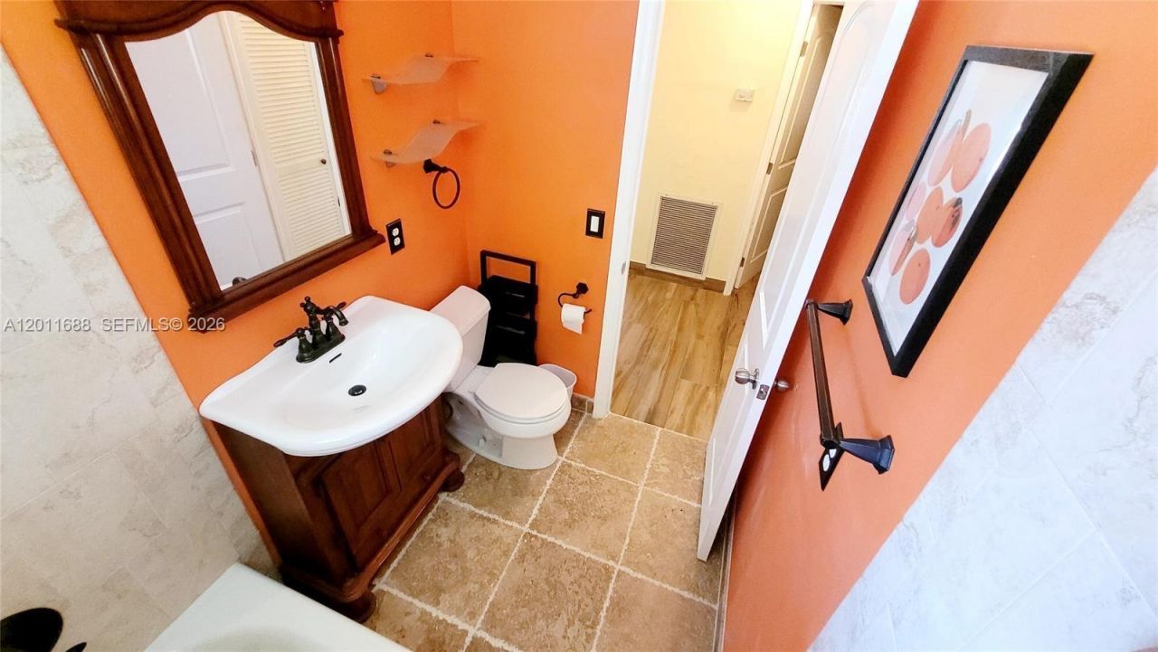 1124 NE 7th St, Hallandale Beach, FL 33009 Photo