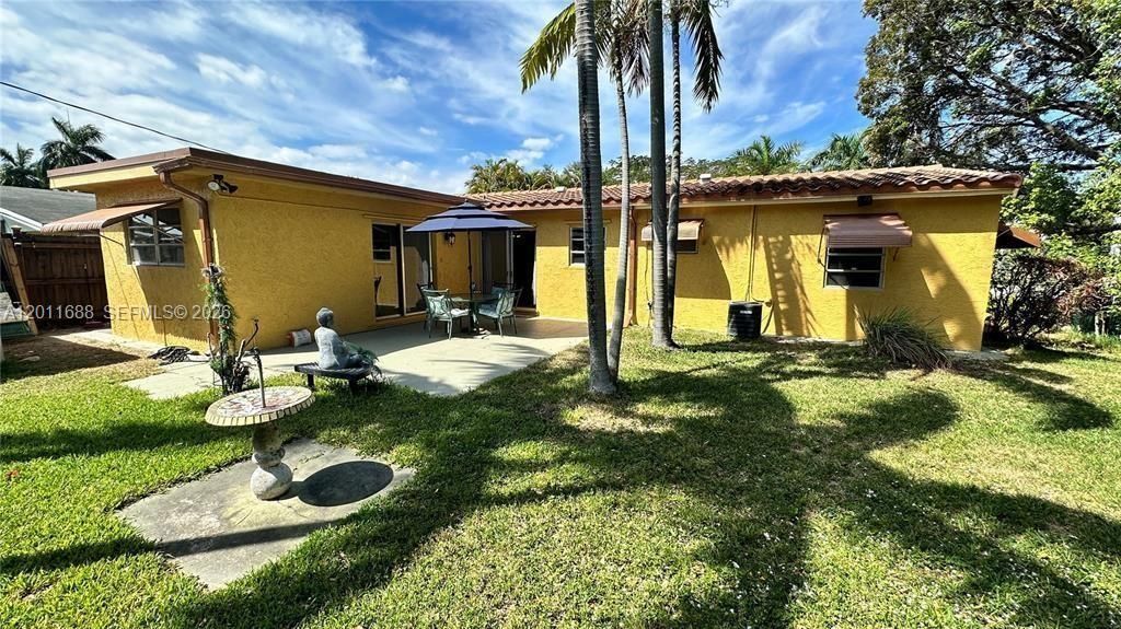 1124 NE 7th St, Hallandale Beach, FL 33009 Photo