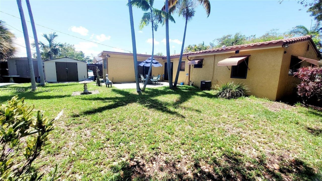 1124 NE 7th St, Hallandale Beach, FL 33009 Photo