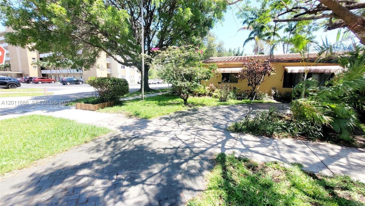 1124 NE 7th St, Hallandale Beach, FL 33009 Photo