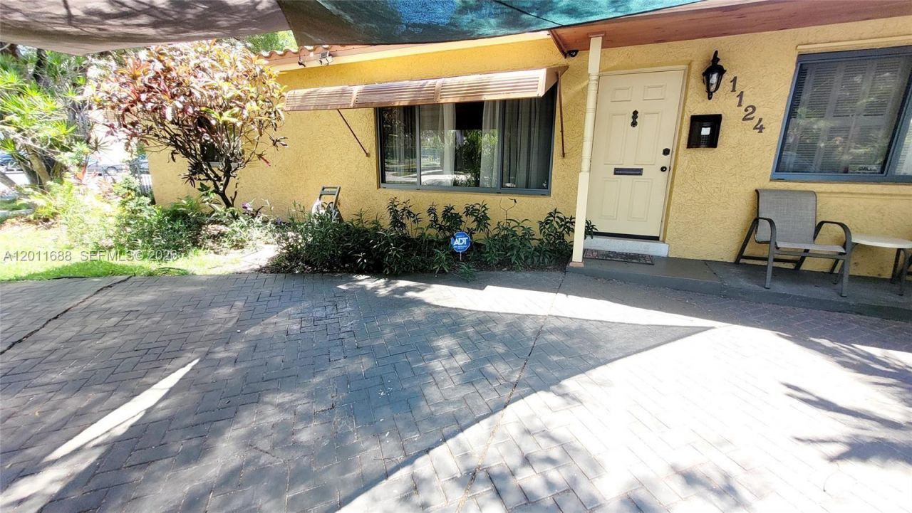 1124 NE 7th St, Hallandale Beach, FL 33009 Photo