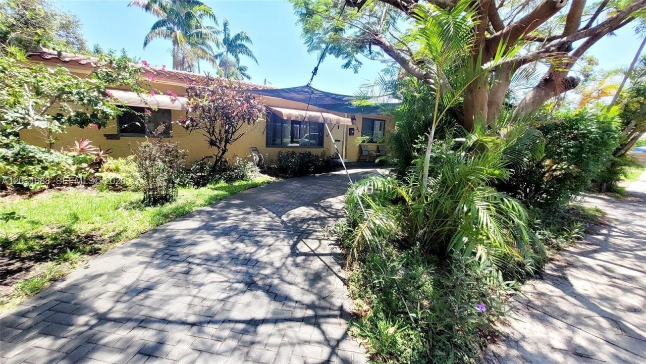 1124 NE 7th St, Hallandale Beach, FL 33009 Photo