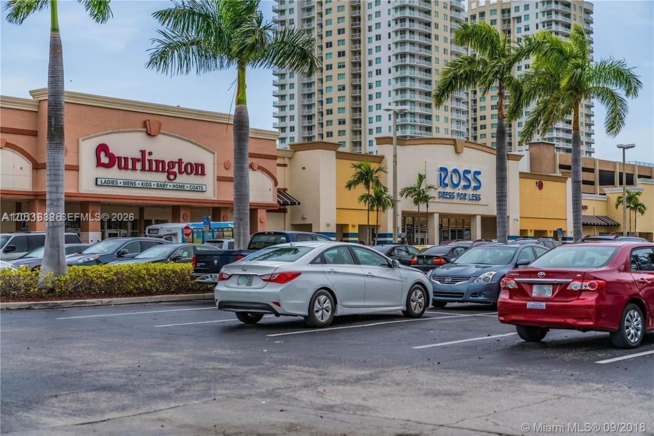 1124 NE 7th St, Hallandale Beach, FL 33009 Photo