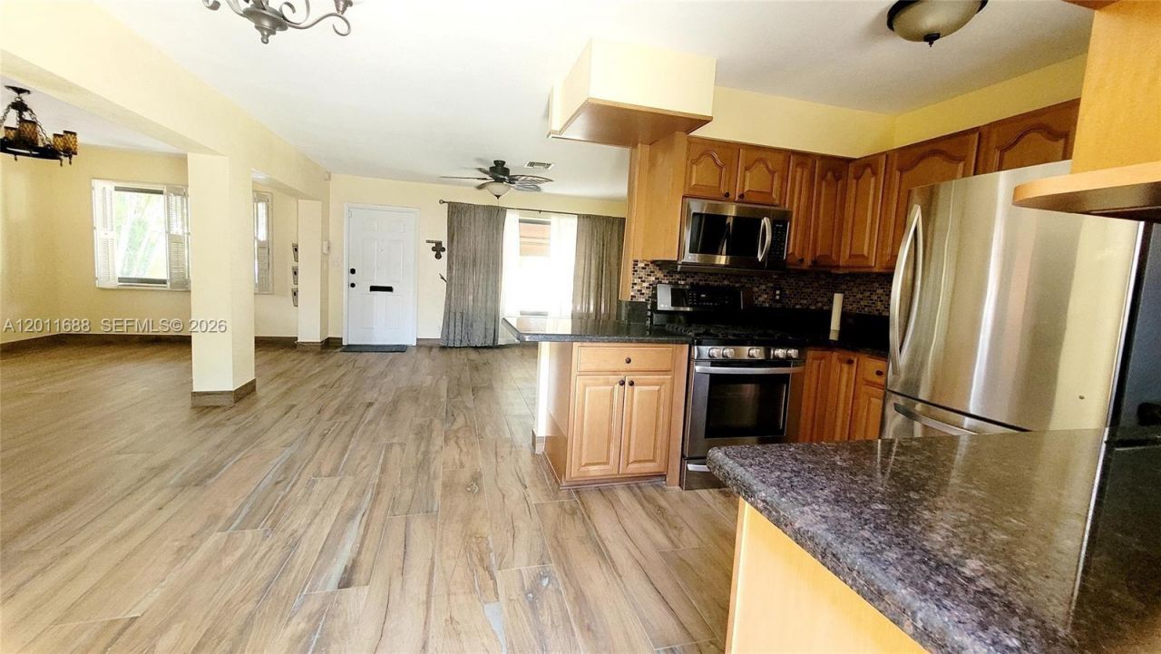 1124 NE 7th St, Hallandale Beach, FL 33009 Photo