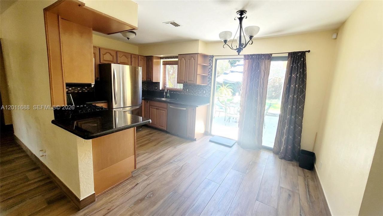 1124 NE 7th St, Hallandale Beach, FL 33009 Photo