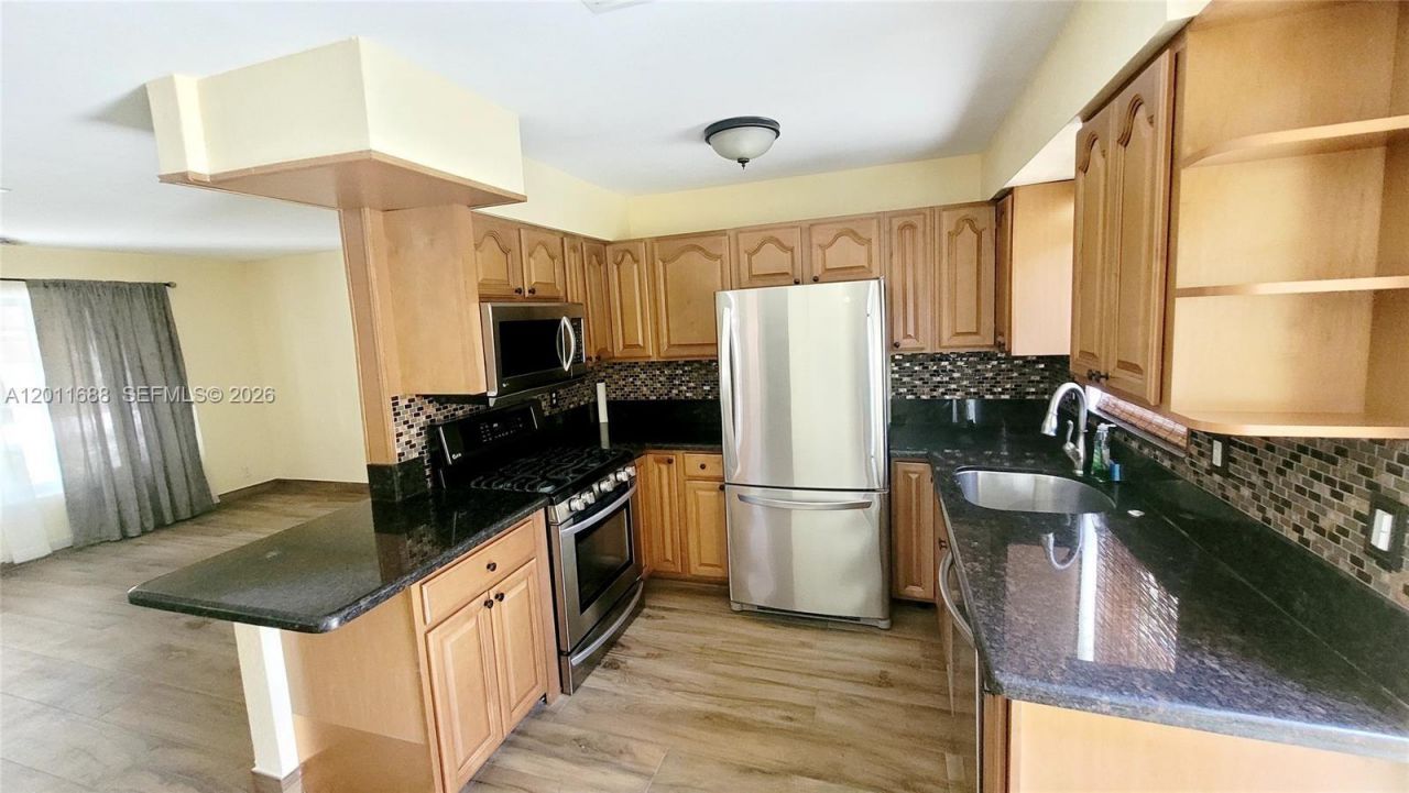 1124 NE 7th St, Hallandale Beach, FL 33009 Photo