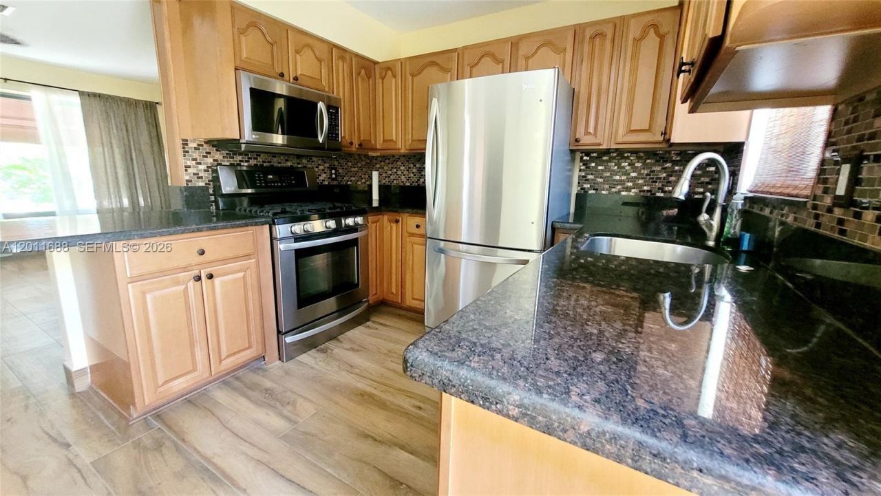 1124 NE 7th St, Hallandale Beach, FL 33009 Photo