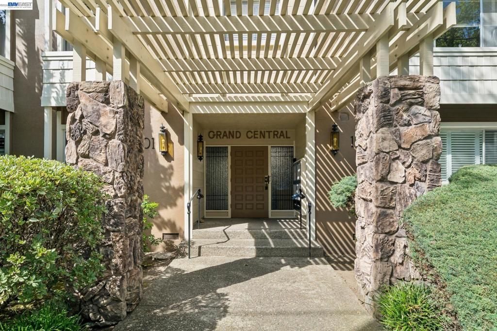 1701 Central Ave, Unit R, Alameda, CA 94501 Main Photo