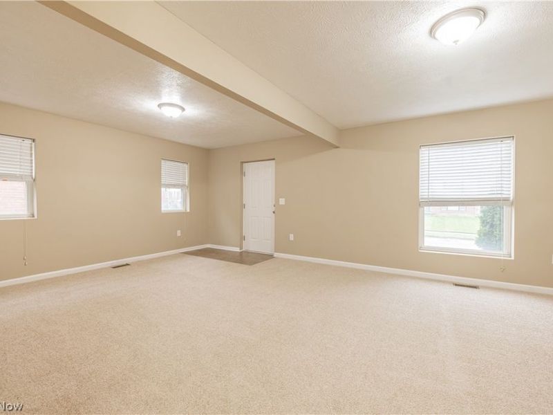 17511 Throckley Avenue, Cleveland, OH 44128 Photo 11