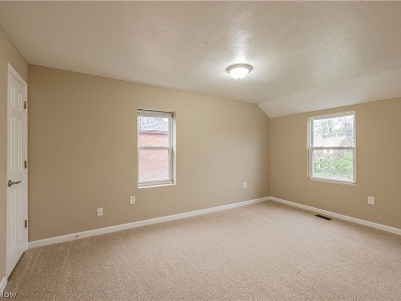 17511 Throckley Avenue, Cleveland, OH 44128 Photo 15