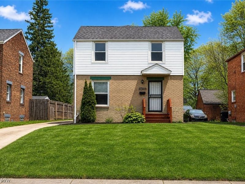 17511 Throckley Avenue, Cleveland, OH 44128 Photo 2