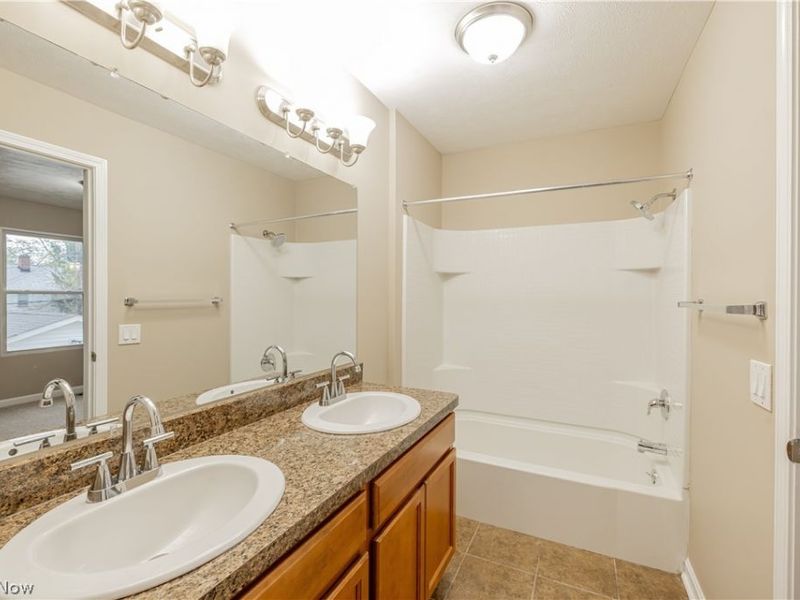 17511 Throckley Avenue, Cleveland, OH 44128 Photo 23