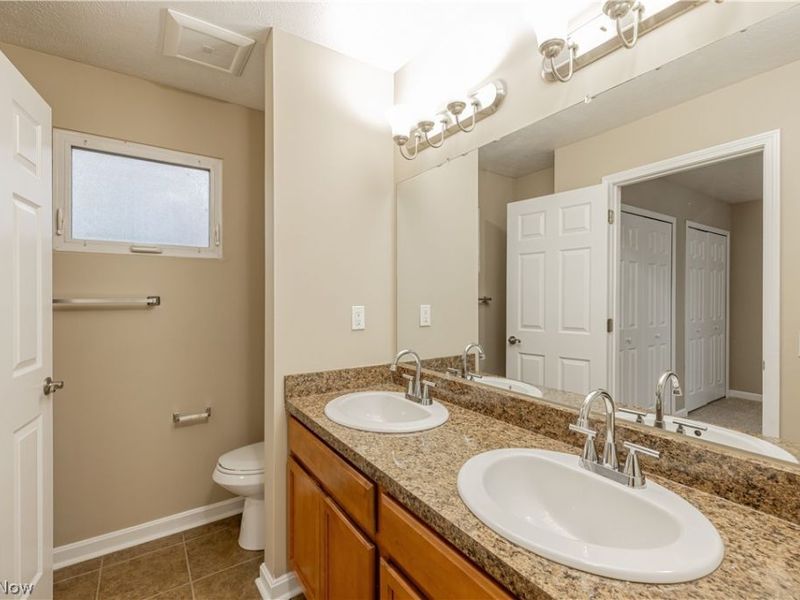 17511 Throckley Avenue, Cleveland, OH 44128 Photo 24