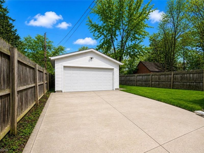 17511 Throckley Avenue, Cleveland, OH 44128 Photo 28