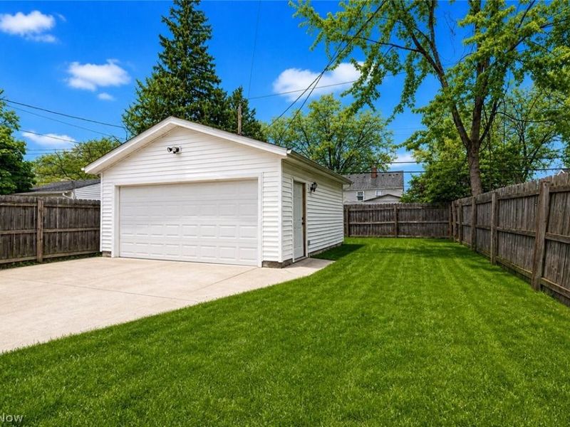17511 Throckley Avenue, Cleveland, OH 44128 Photo 29