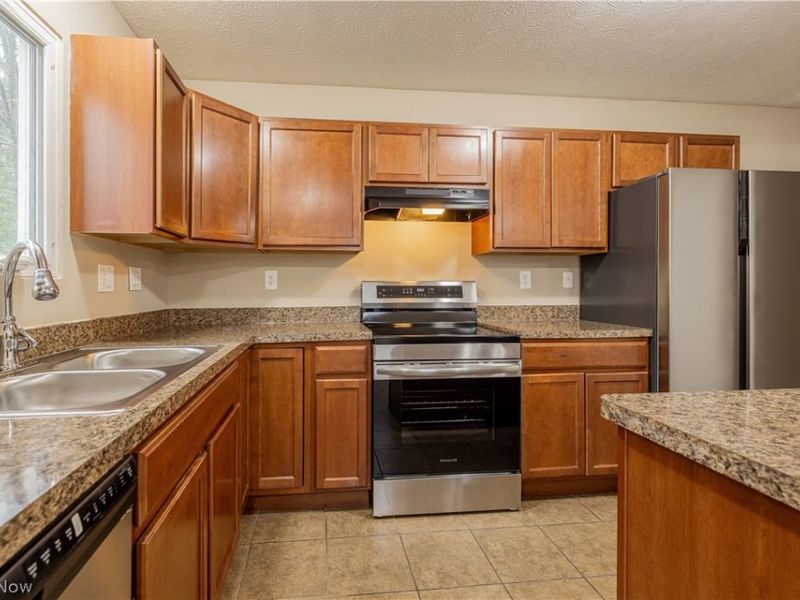 17511 Throckley Avenue, Cleveland, OH 44128 Photo 6