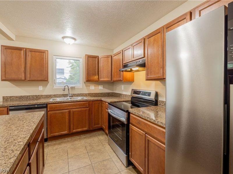 17511 Throckley Avenue, Cleveland, OH 44128 Photo 8