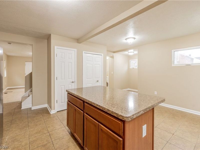 17511 Throckley Avenue, Cleveland, OH 44128 Photo 9
