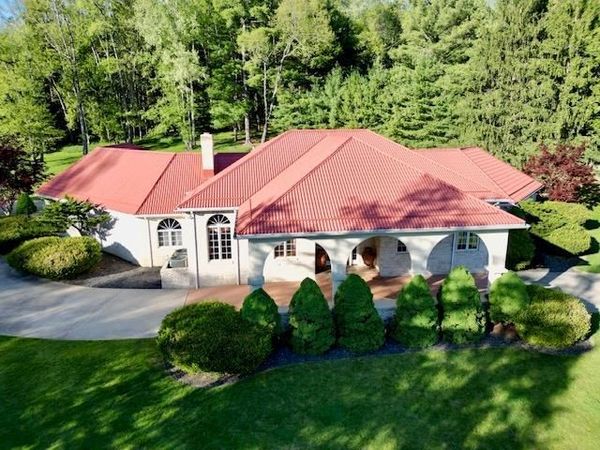 126 Leewood Farms Road, Wheeling, WV 26003