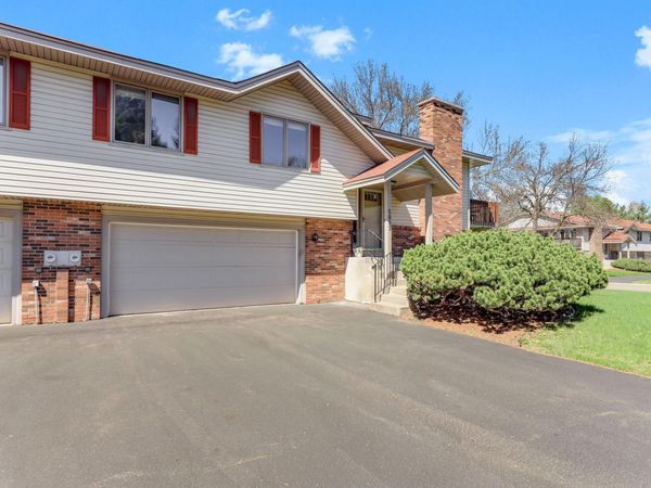 5653 Chatsworth Street N, Shoreview, MN 55126