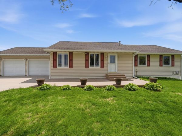 1822 Somerset Drive , Marion, IA 52302