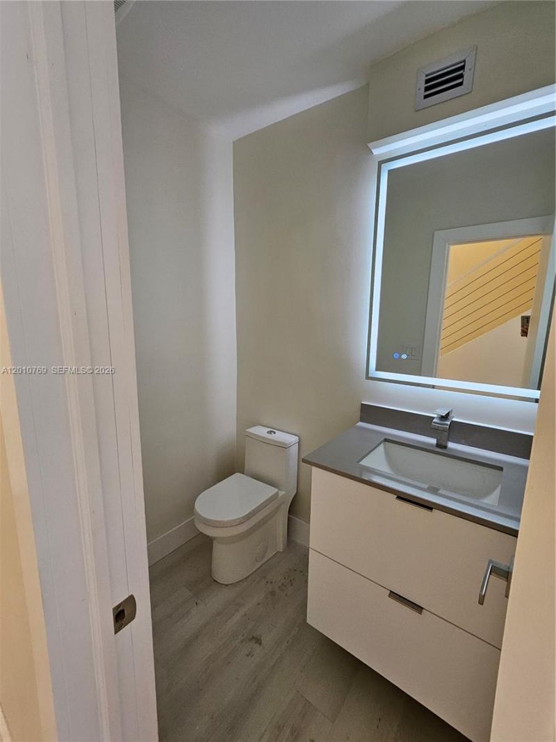 834 Raymond St , Miami Beach, FL 33141 Photo