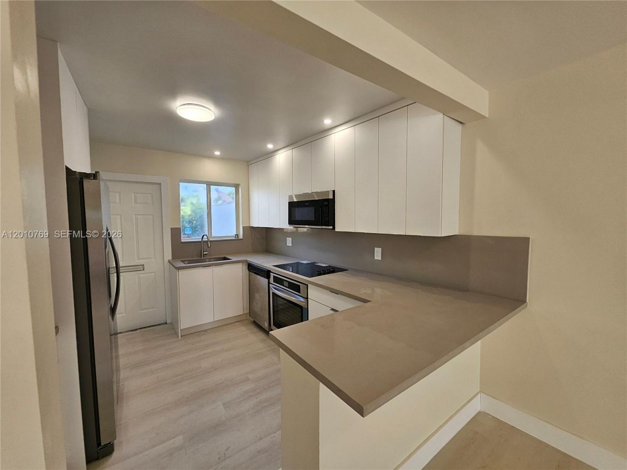 834 Raymond St , Miami Beach, FL 33141 Photo