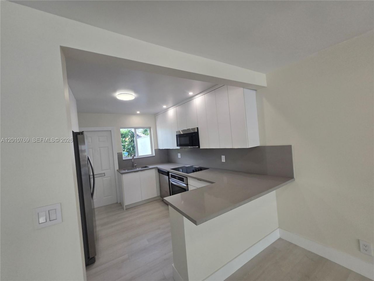 834 Raymond St , Miami Beach, FL 33141 Photo