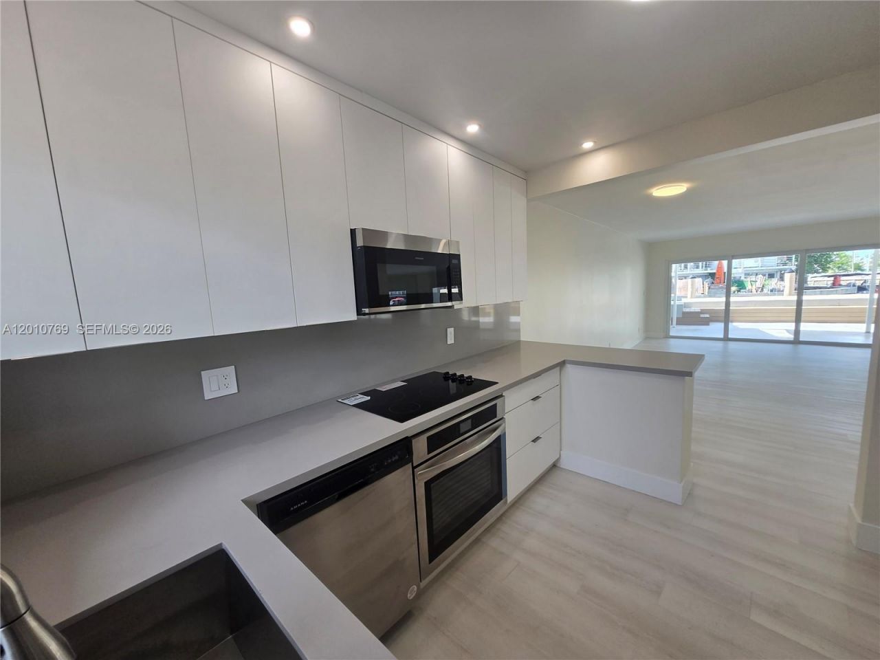 834 Raymond St , Miami Beach, FL 33141 Photo