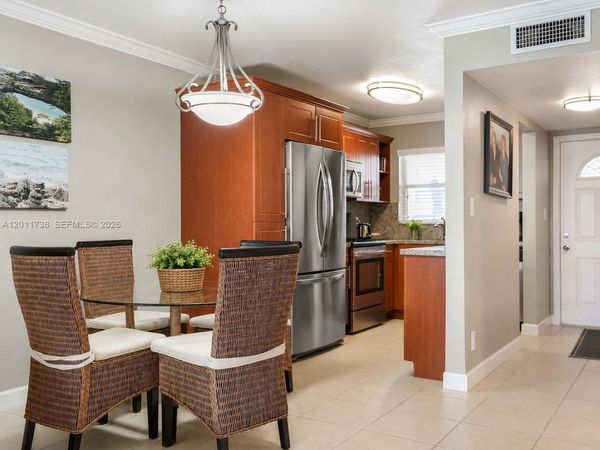 2900 W Sunrise Lakes Dr, Unit 101, Sunrise, FL 33322