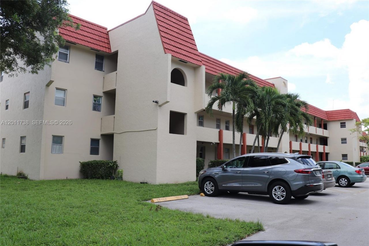 2900 W Sunrise Lakes Dr, Unit 101, Sunrise, FL 33322 Photo