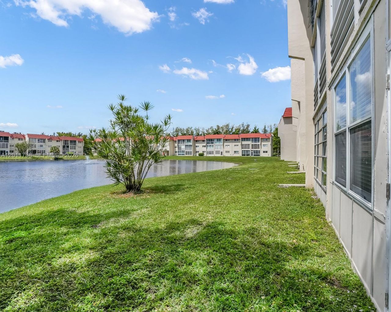 2900 W Sunrise Lakes Dr, Unit 101, Sunrise, FL 33322 Photo