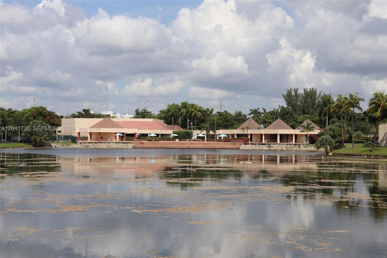 2900 W Sunrise Lakes Dr, Unit 101, Sunrise, FL 33322 Photo