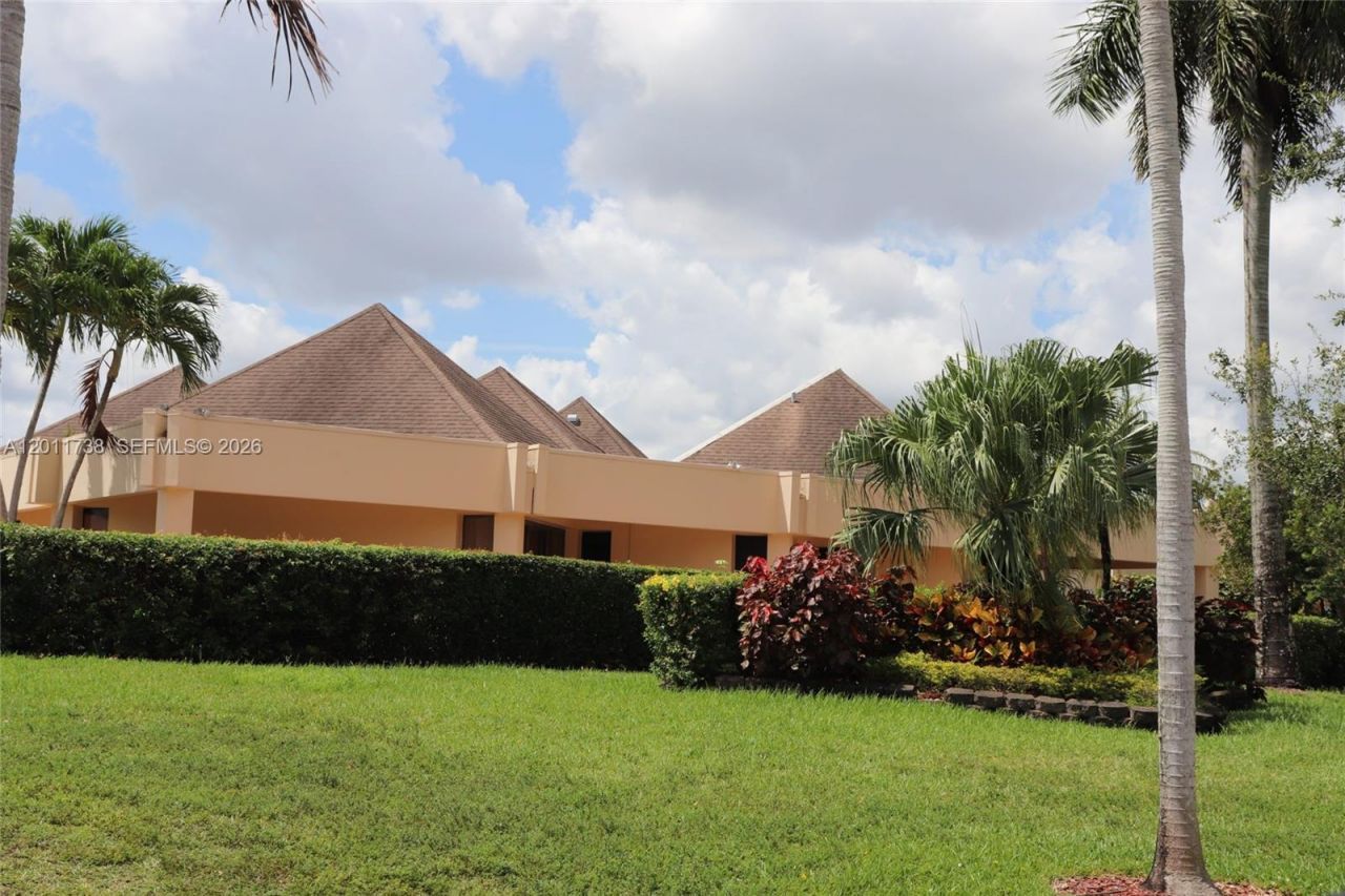 2900 W Sunrise Lakes Dr, Unit 101, Sunrise, FL 33322 Photo