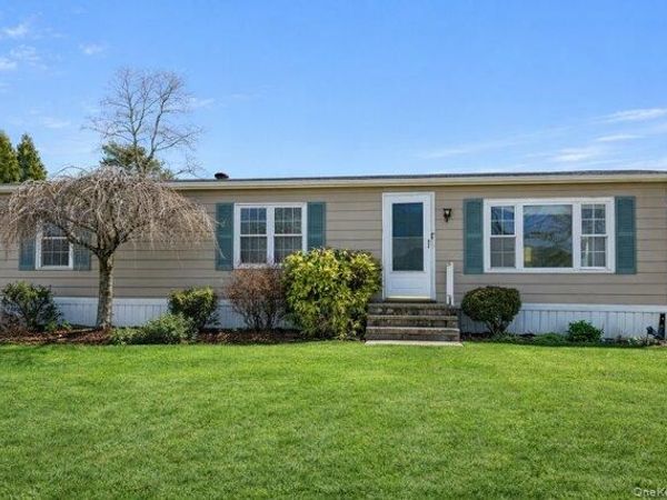 1661 Old Country Road Unit #415 , Unit 415, Riverhead, NY 11901