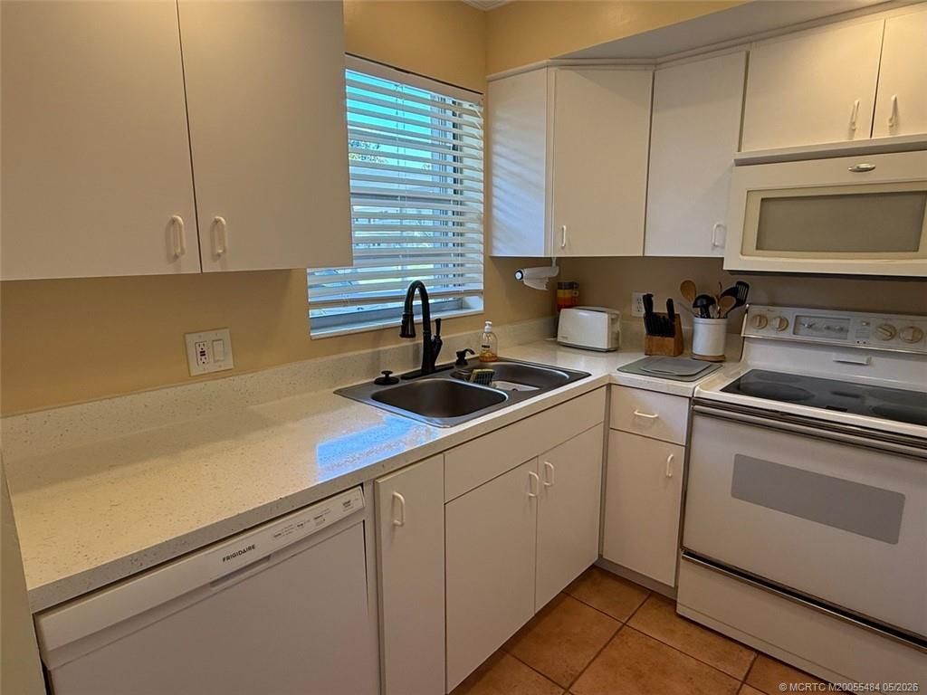 2950 SE Ocean Boulevard, Unit 10-2, Stuart, FL 34996 Photo