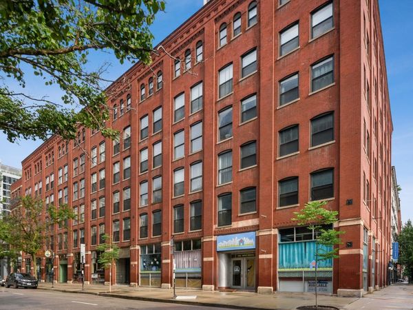 225 W HURON Street , Unit 611, Chicago, IL 60654