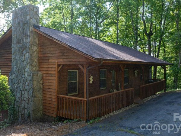 3840 Cherry Grove Drive , Hickory, NC 28602