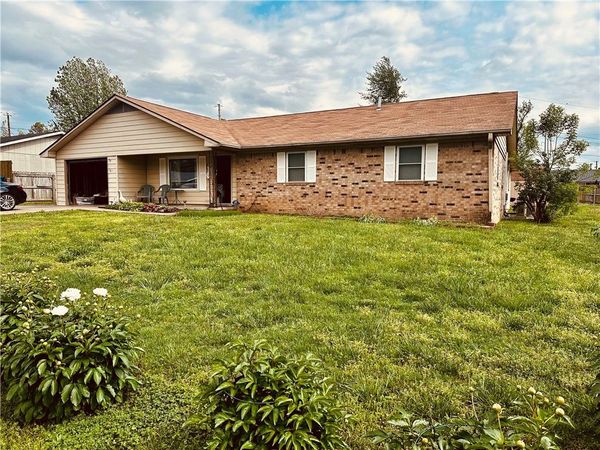 610 Royal Lane , Bentonville, AR 72712