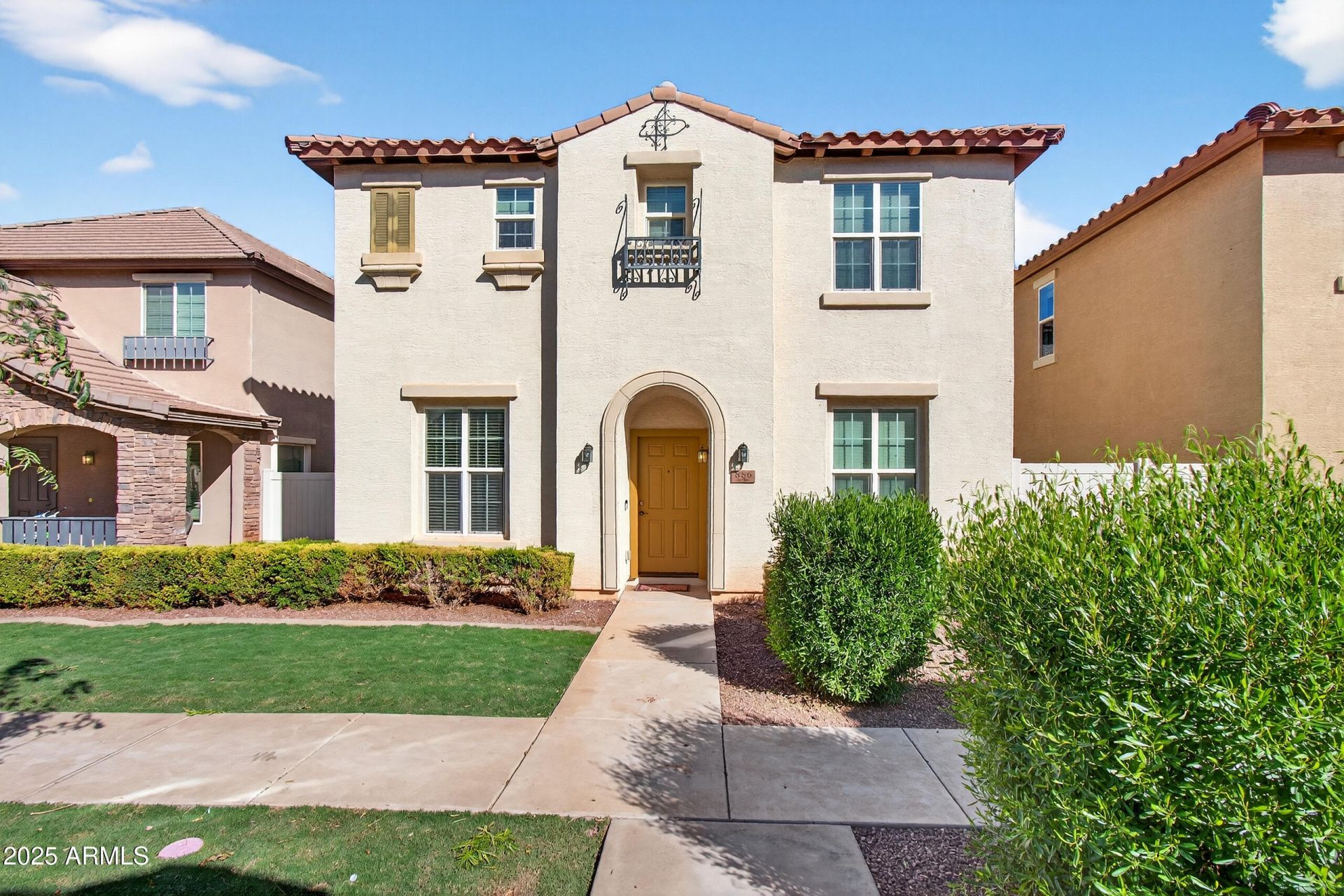 886 S Huish Drive, Gilbert, AZ 85296 Main Photo