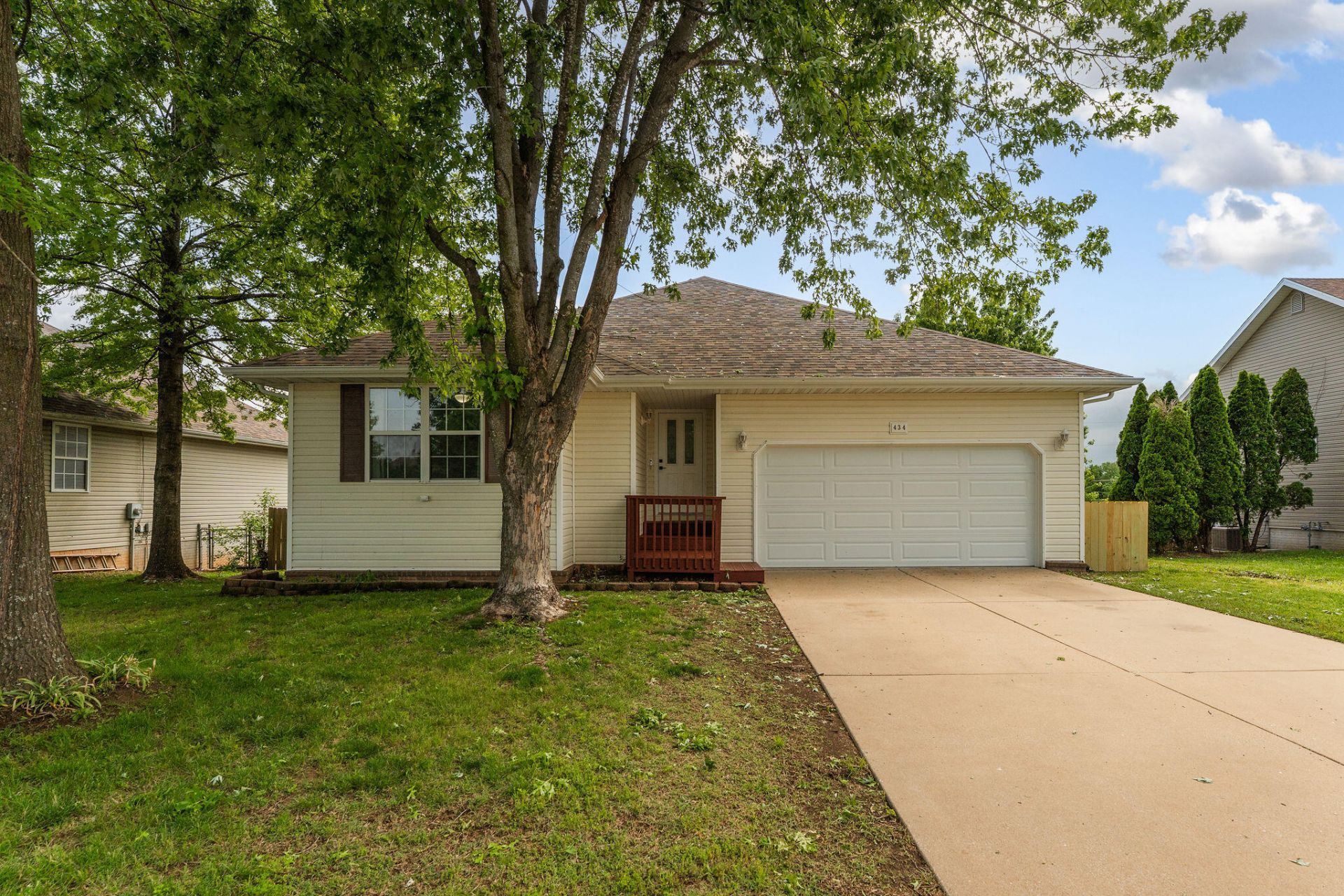 434 N Matteson Avenue, Republic, MO 65738 Main Photo