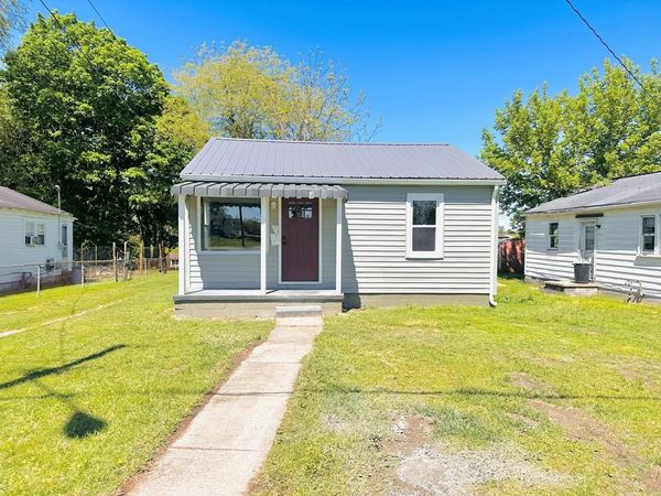 218 SAUNDERS AVE., BECKLEY, WV 25801
