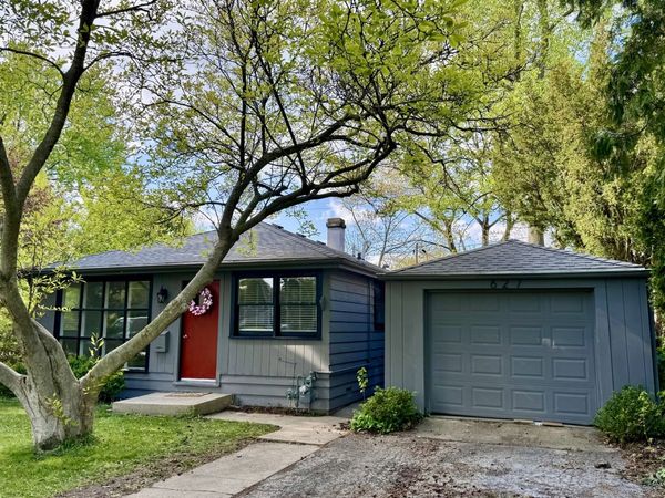 627 Woodward Avenue , Geneva, IL 60134