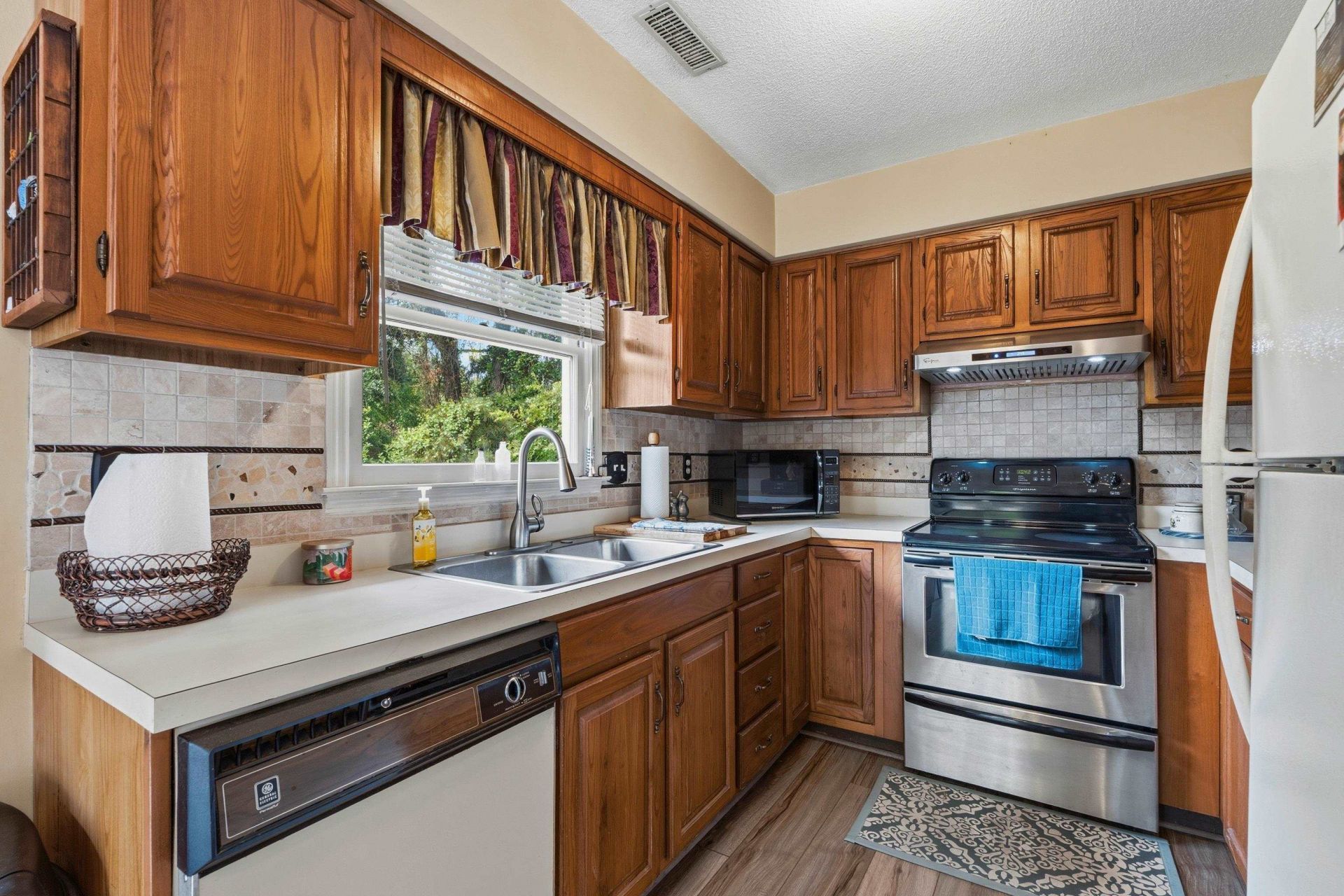 76 Channing Dr.  Photo 11