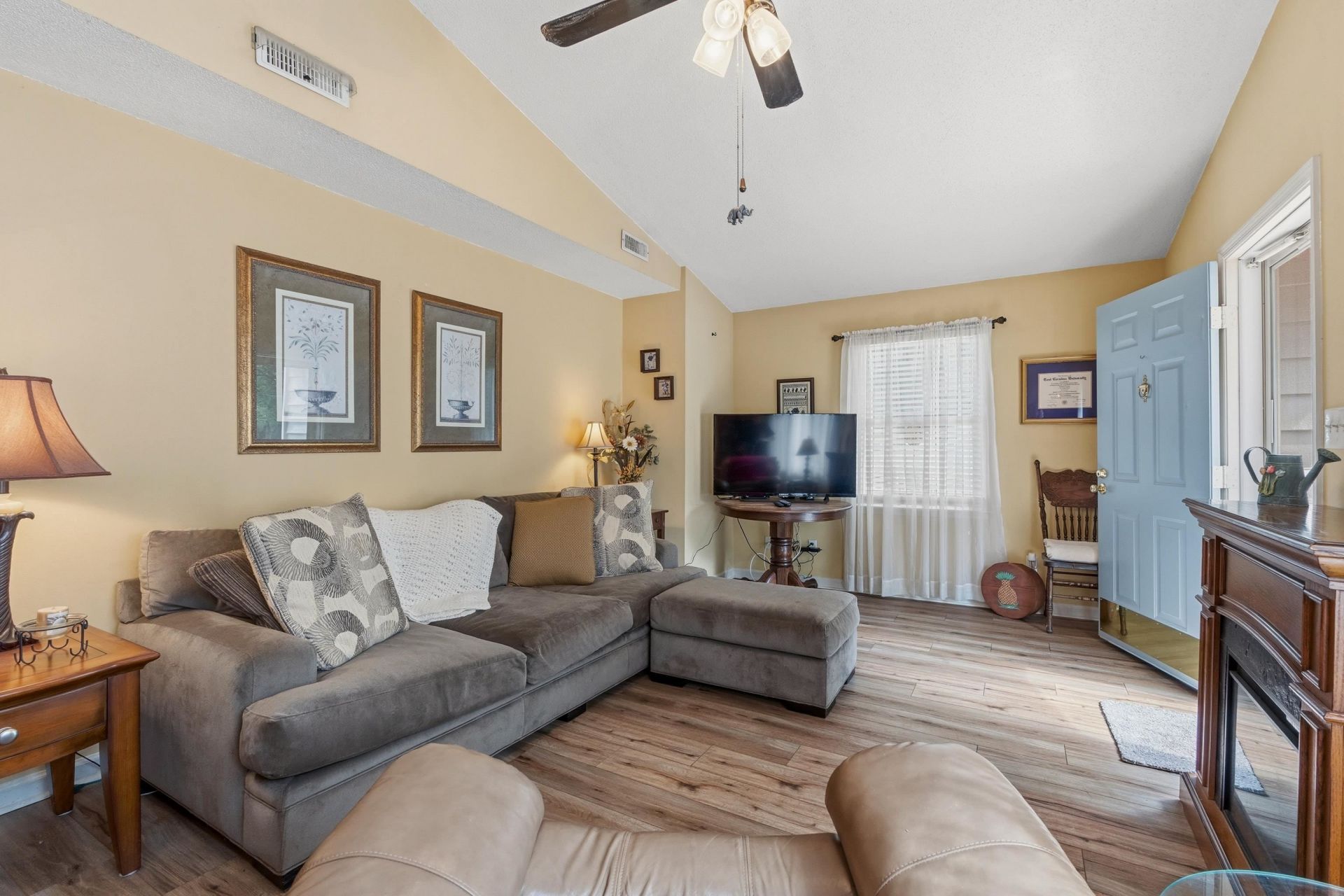 76 Channing Dr.  Photo 4