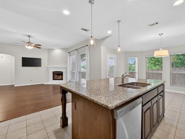 7920 Wilson Cliff Court, White Settlement, TX 76108