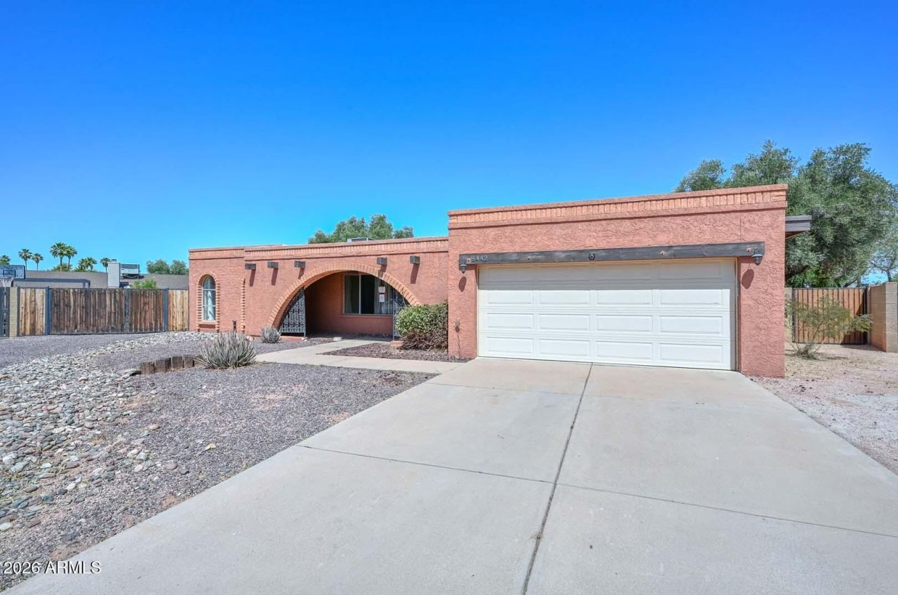 8442 N 48th Drive, Glendale, AZ 85302 Main Photo