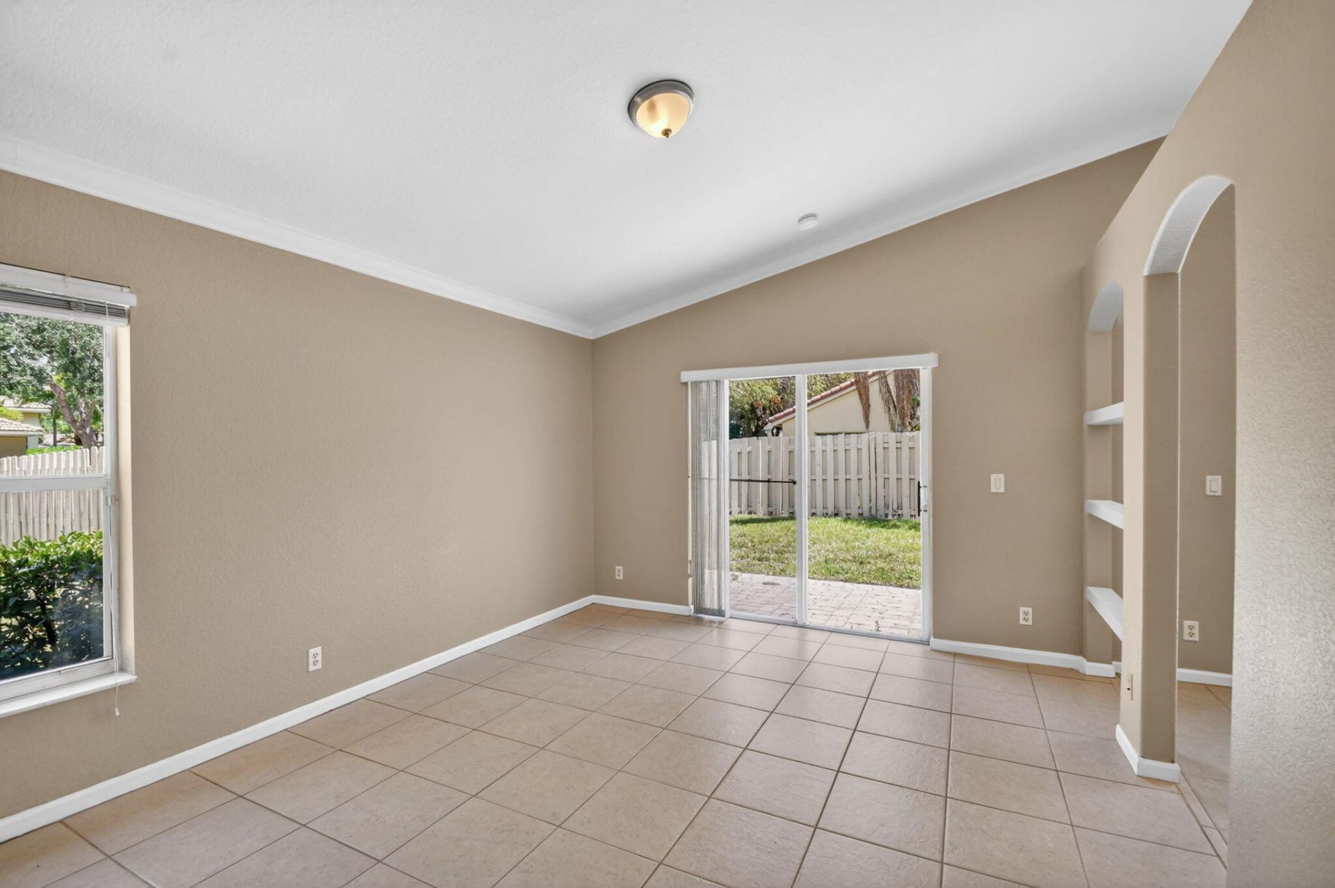 3746 Torres Circle, West Palm Beach, FL 33409 Photo